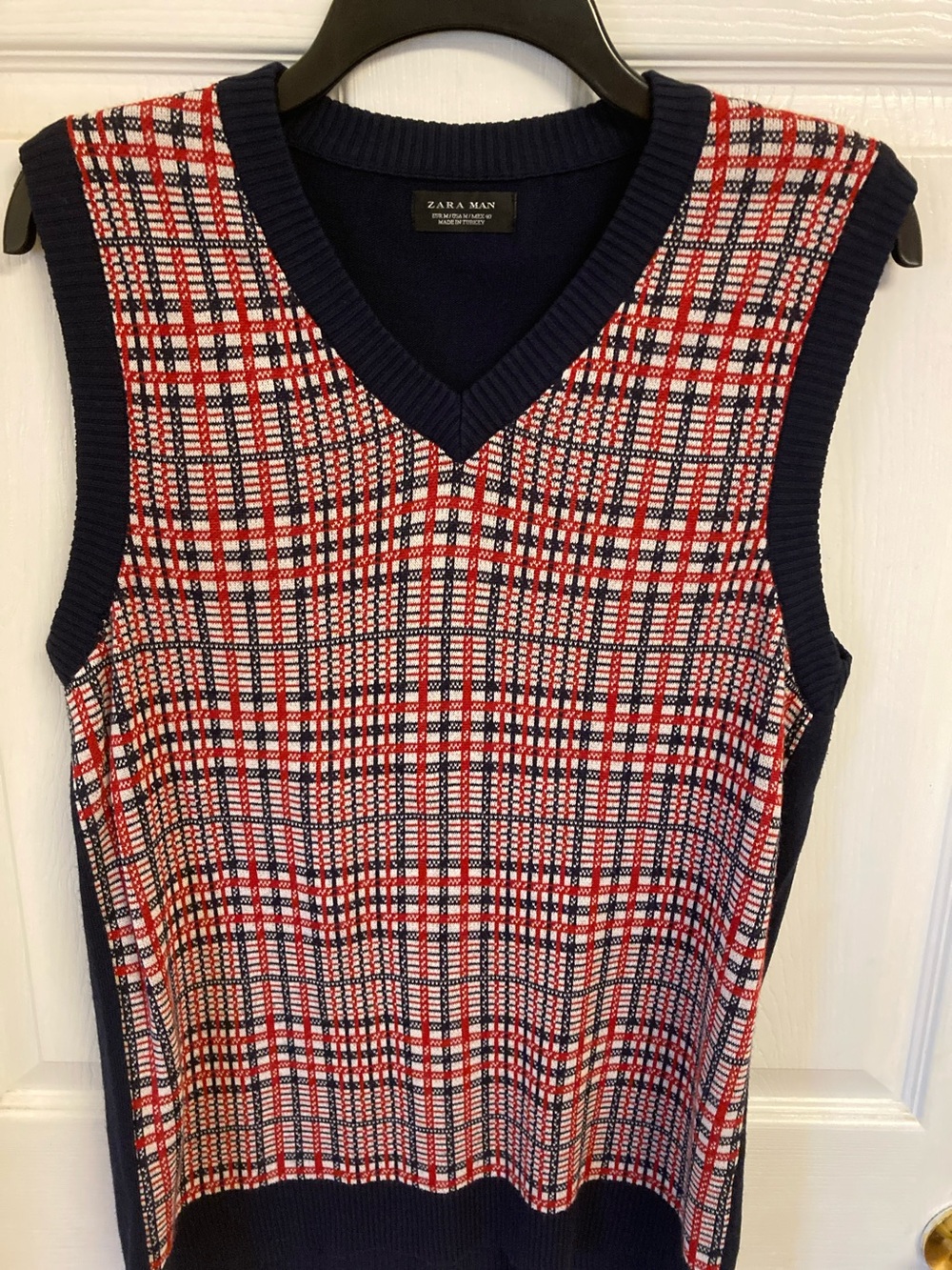 Zara Men's Navy, Red & White Checked V-Neck Unisex Sweater Vest